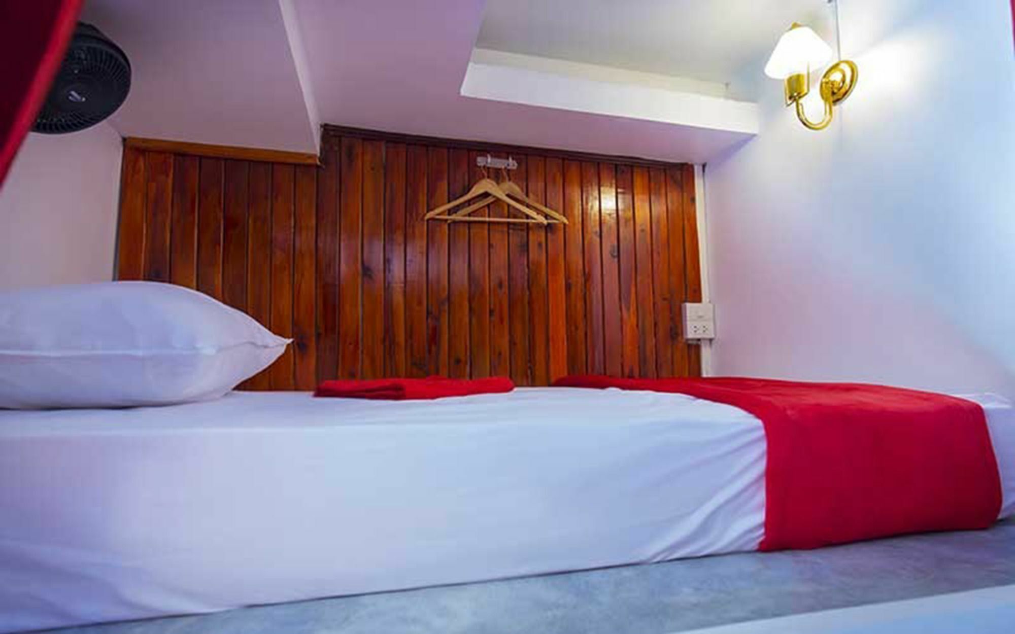 Haad Rin Beach Luxury Hostel Bagian luar foto