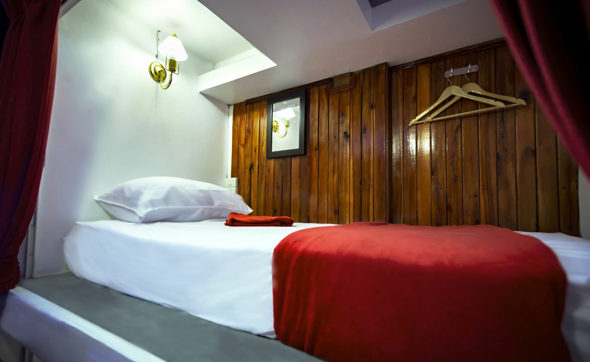 Haad Rin Beach Luxury Hostel Bagian luar foto